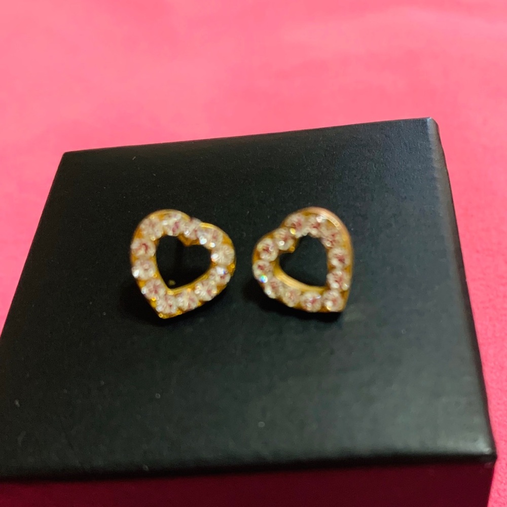 Cute heart earrings 💕